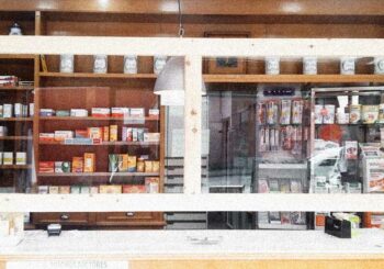 Fabricación de mamparas de metacrilato para farmacias